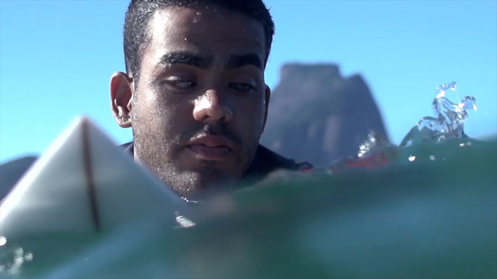 ŽIVA ISTINA: Mladić slijep od rođenja postao profesionalni surfer!