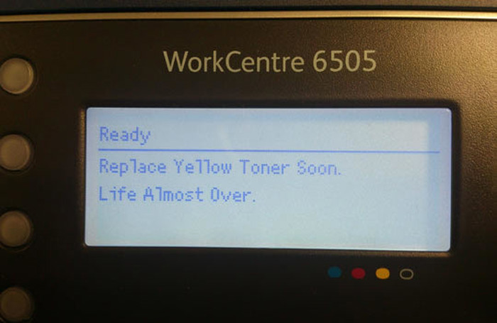 Melodramatični uredski printer