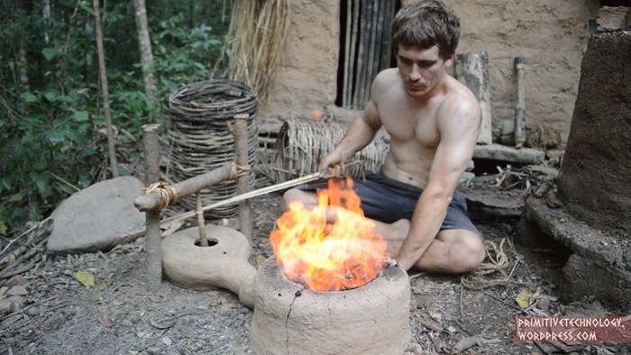 VIDEO: Kako paliti vatru u divljini koristeći primitivnu tehnologiju