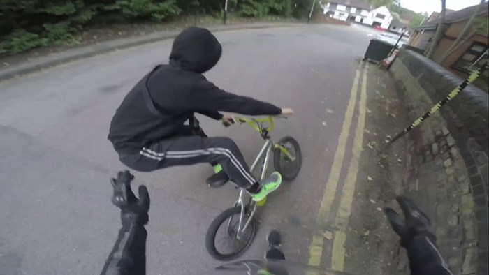 VIDEO Lopov na biciklu starijoj ženi ukrao mobitel pa vrlo brzo dobio svoju kaznu