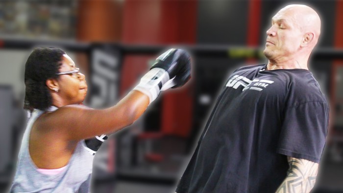 Obični ljudi pokušavaju udariti UFC borca