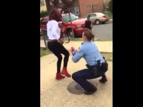 VIDEO: Kul policajka šokirala klince, prihvatila plesni dvoboj i rasturila!