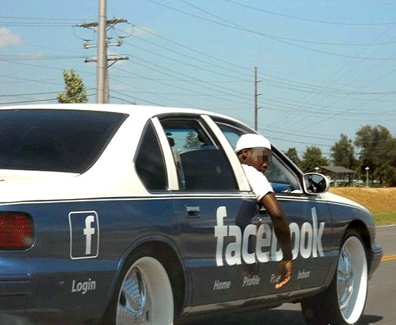 Fejsmobil: Nova moda s ulica geta