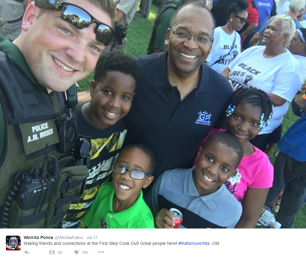 Policija za crne prosvjednike organizirala zajedničku roštiljadu!