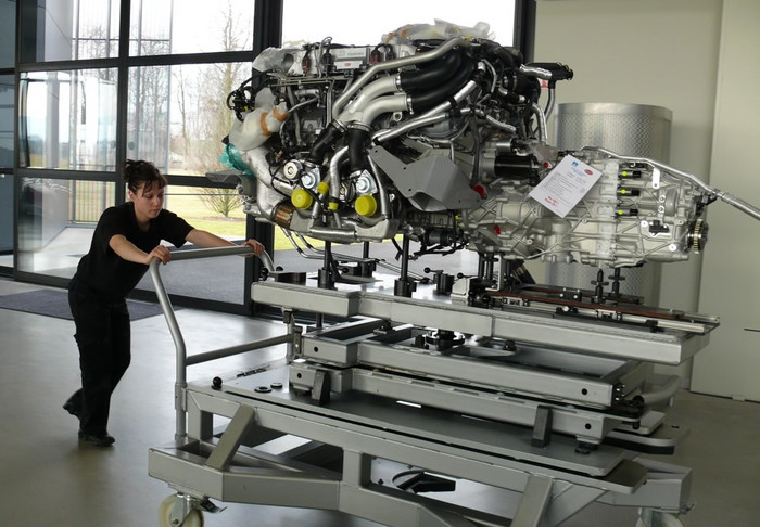 Divovski motor Bugatti Veyrona