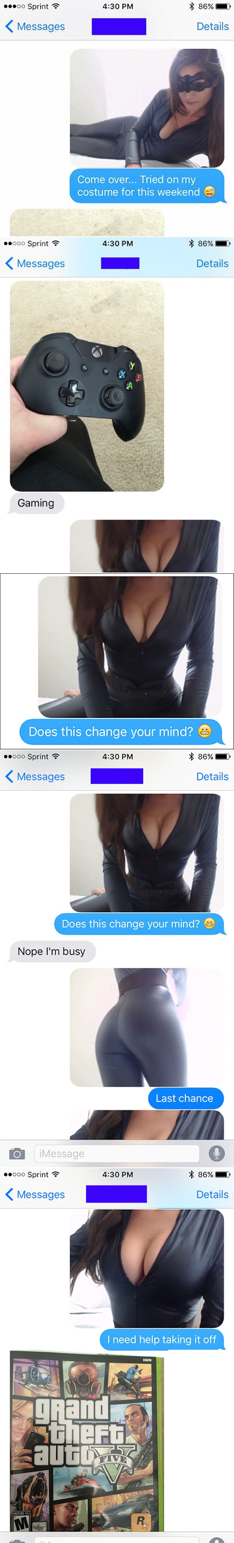 GALERIJA: Seksi cura ga pokušala odvojiti od igrica - gigantski luzer joj poslao OVO!