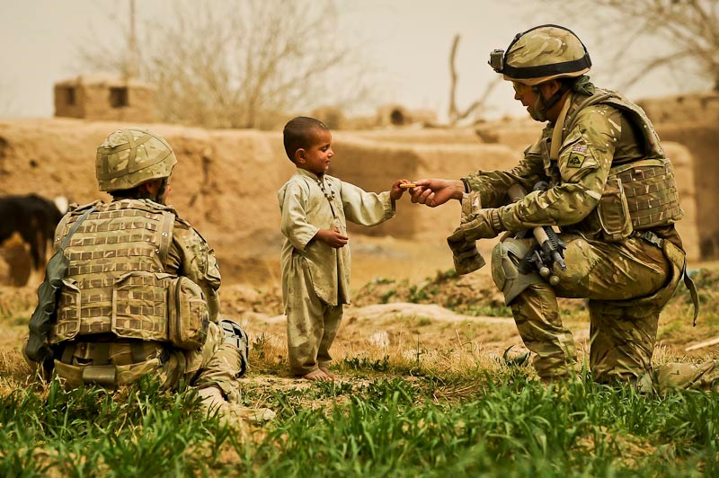 Kad bi bar uvođenje demokracije izgledalo ovako