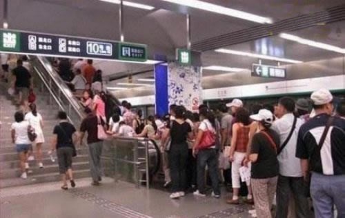 Htjeli bi bolji svijet, a radije će čekati nego stepenicama