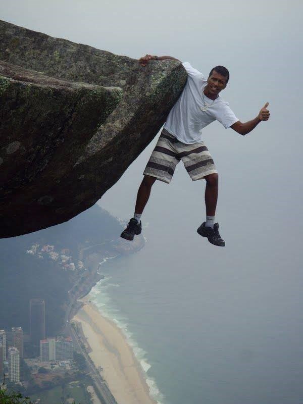 tanka je razlika između ludosti i hrabrosti..