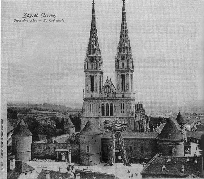MISTERIJ S KAPTOLA "Otpimus Prime" iz filma Transformers se pojavio na povijesnoj fotografiji Zagrebačke katedrale?!