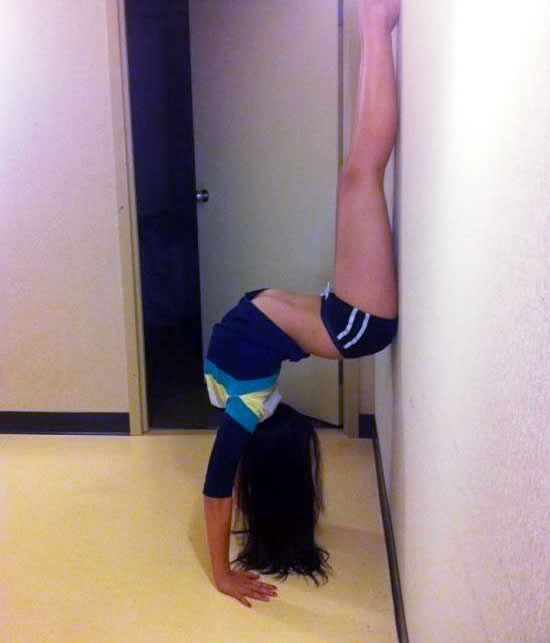 Cure pukle za seksi pozom na rukama