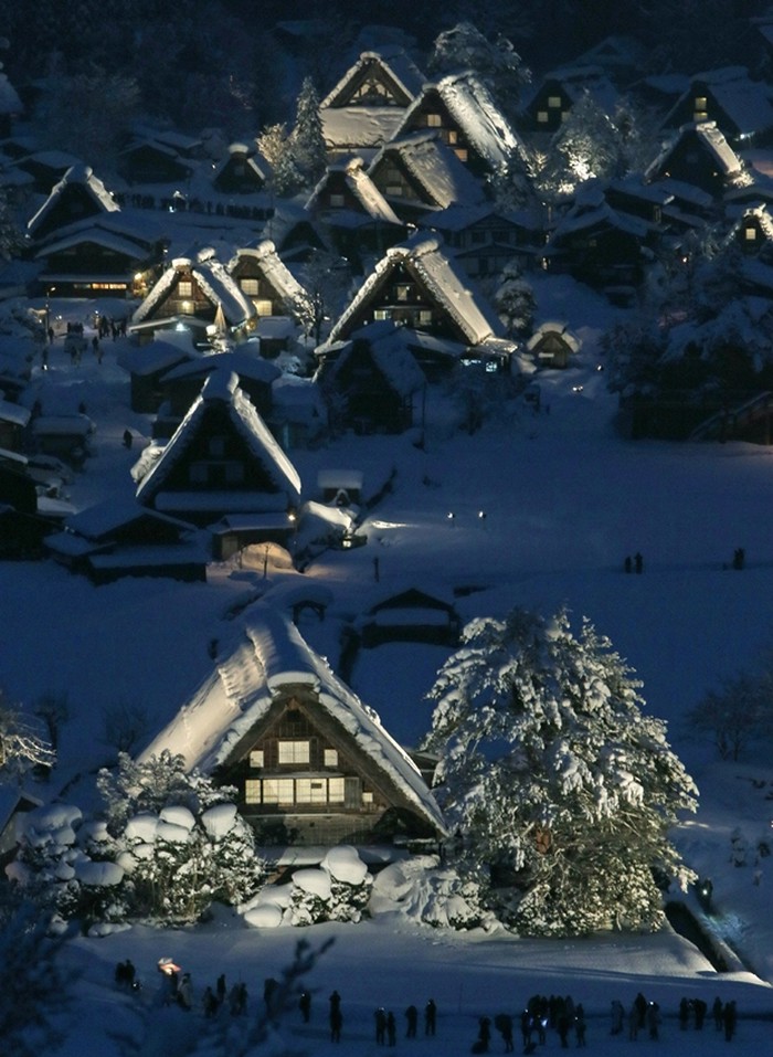 Seoska zimska snježna noćna idila u Japanu