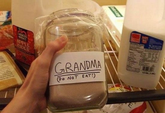 Sinko, imaš bake u frižideru...