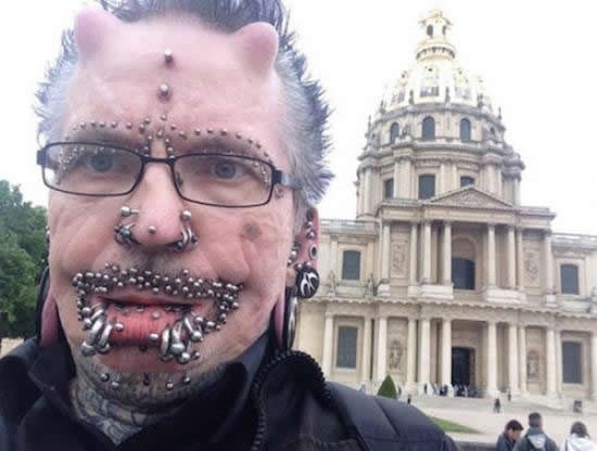 Ne bi li bilo lakše biti zanimljiva osoba?