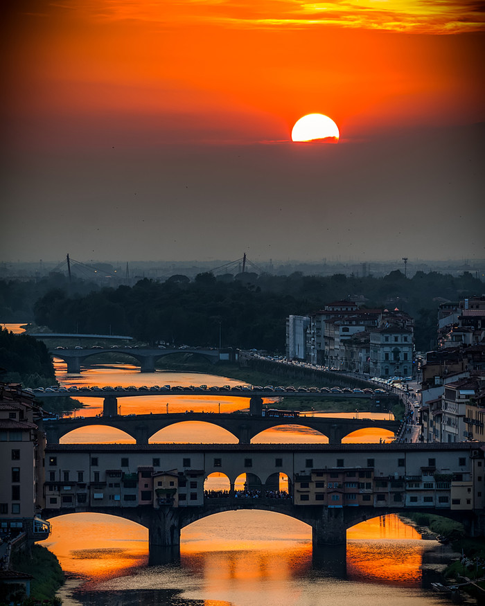 Suton nad Firencom, Italija