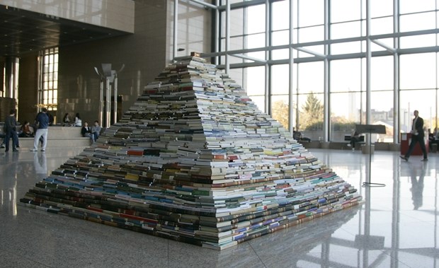 "Piramida od knjiga" u Zagrebu