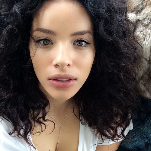 Cijelu večer ćeš buljiti u nju ili imaš i drugog posla?