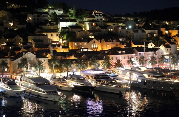 Ljetna večer na Hvaru