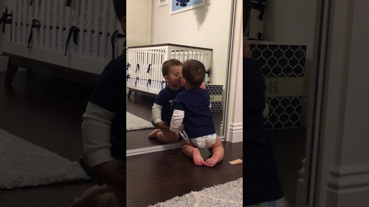 VIDEO Dječačić koji sam sebe obožava nabacit će i vama osmijeh na lice!