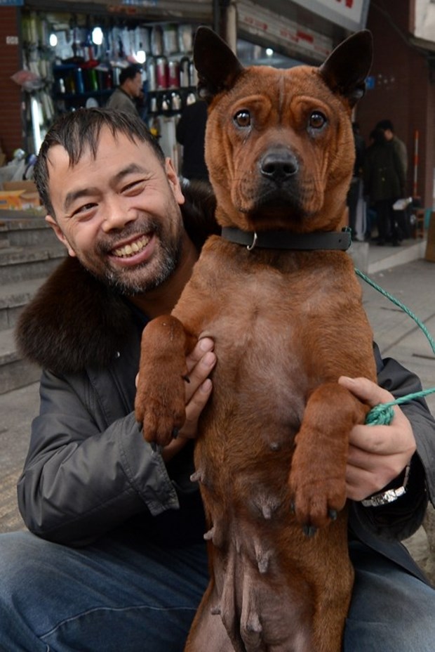Gazda ponosno pozira s ljubimicom