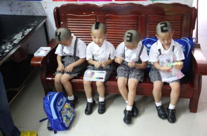 Blizancima izbrijali brojeve na glavi da ih razaznaju