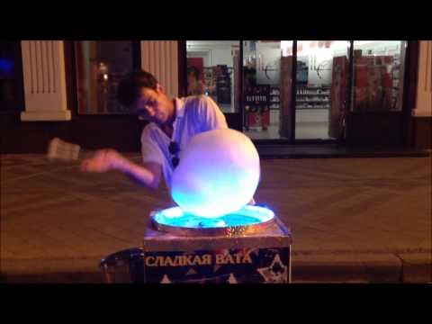 VIDEO: Kod ovog lika, uz slatkiše dobiješ i ludi show!