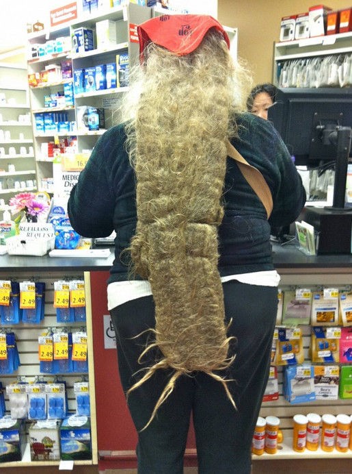 Teta, kakav vam je to predimenzionirani izopod na glavi?