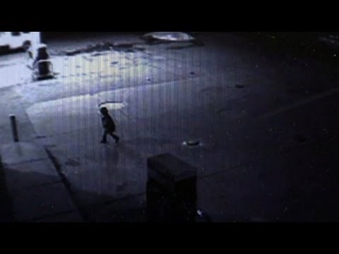 VIDEO Što dvogodišnje dijete radi samo na benzinskoj? Pogledajte što je uradila!