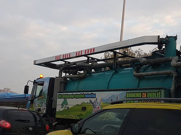 Najodvratniji slogan slikan na vozilu za zbrinjavanje otpadnih tekućina