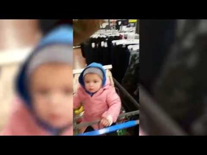Što se dogodi kada malo dijete pokuša gurati kolica u supermarketu?