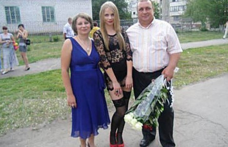 Ponosni roditelji maturantice: Spremna za prodaju??