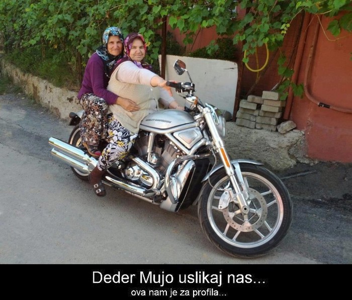 Moto bake poziraju za Fejs