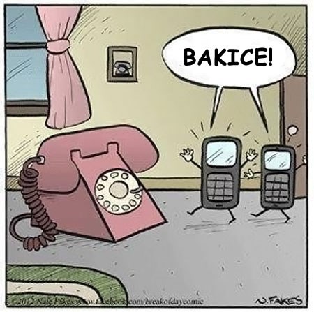 Mobitelčići kod bake na ljetnom punjenju baterija