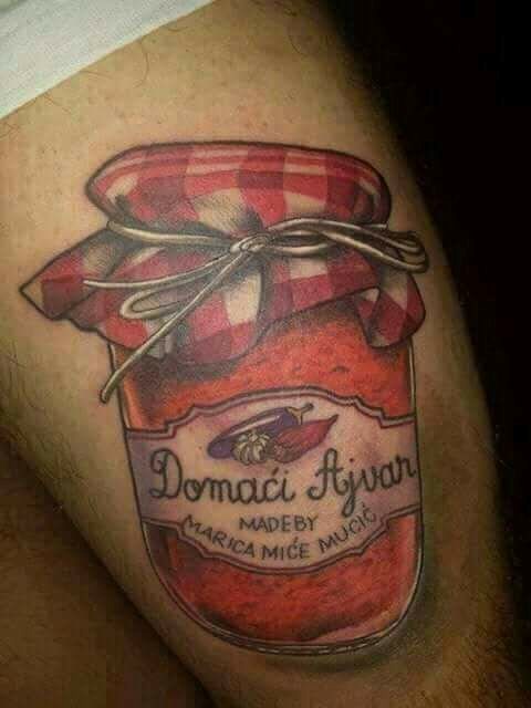 Ovo je prava ljubav: Muškarac na sebe istetovirao omiljeno jelo koje morate voljeti ako ste s Balkana