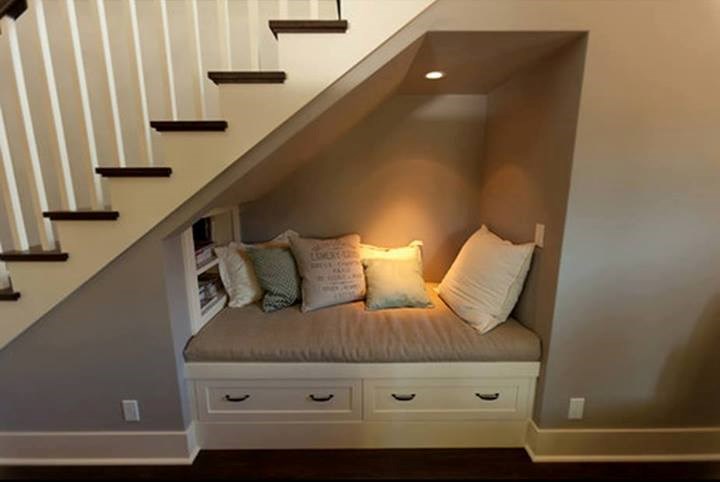 Prostor ispod stepenica kao mjesto za chill out