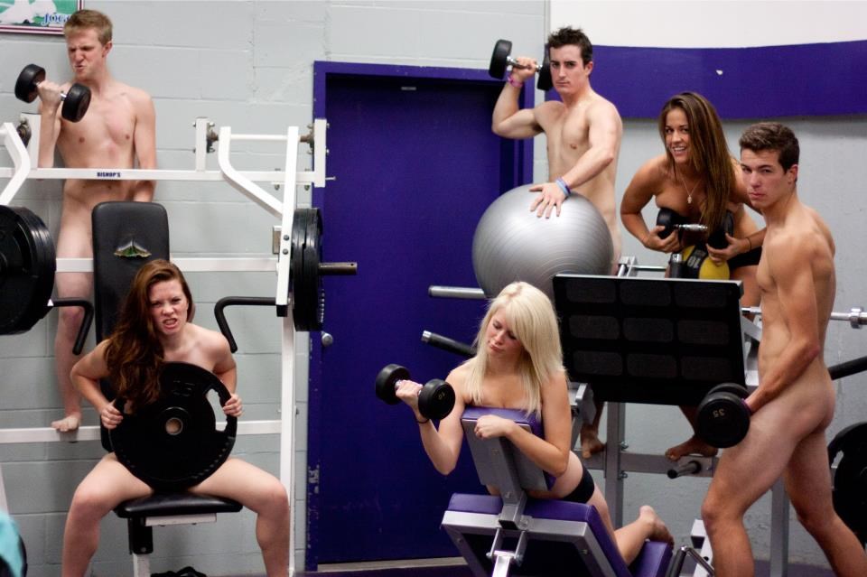 Nudistička teretana: Gdje se diže i više od utega