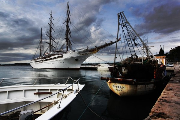 Prekrasni jedrenjak Sea Cloud II u Puli