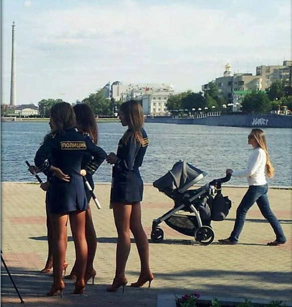 Seksi policija u Ekaterinburgu kao da zove na kaznu!