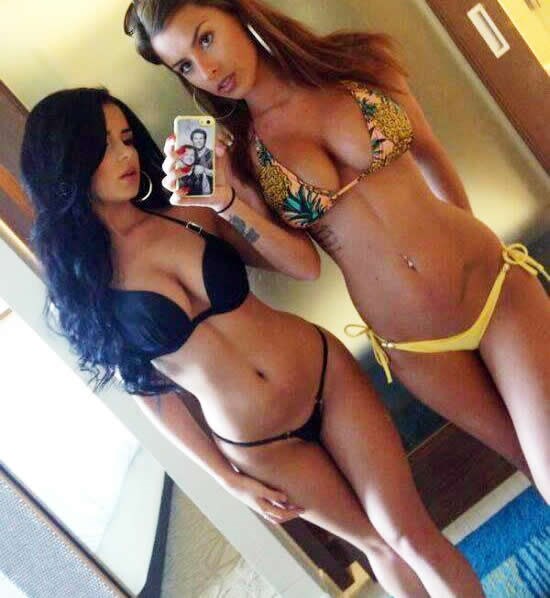 "Djevojke s mobitelom", rano ljeto 2014., tehnika "selfie"