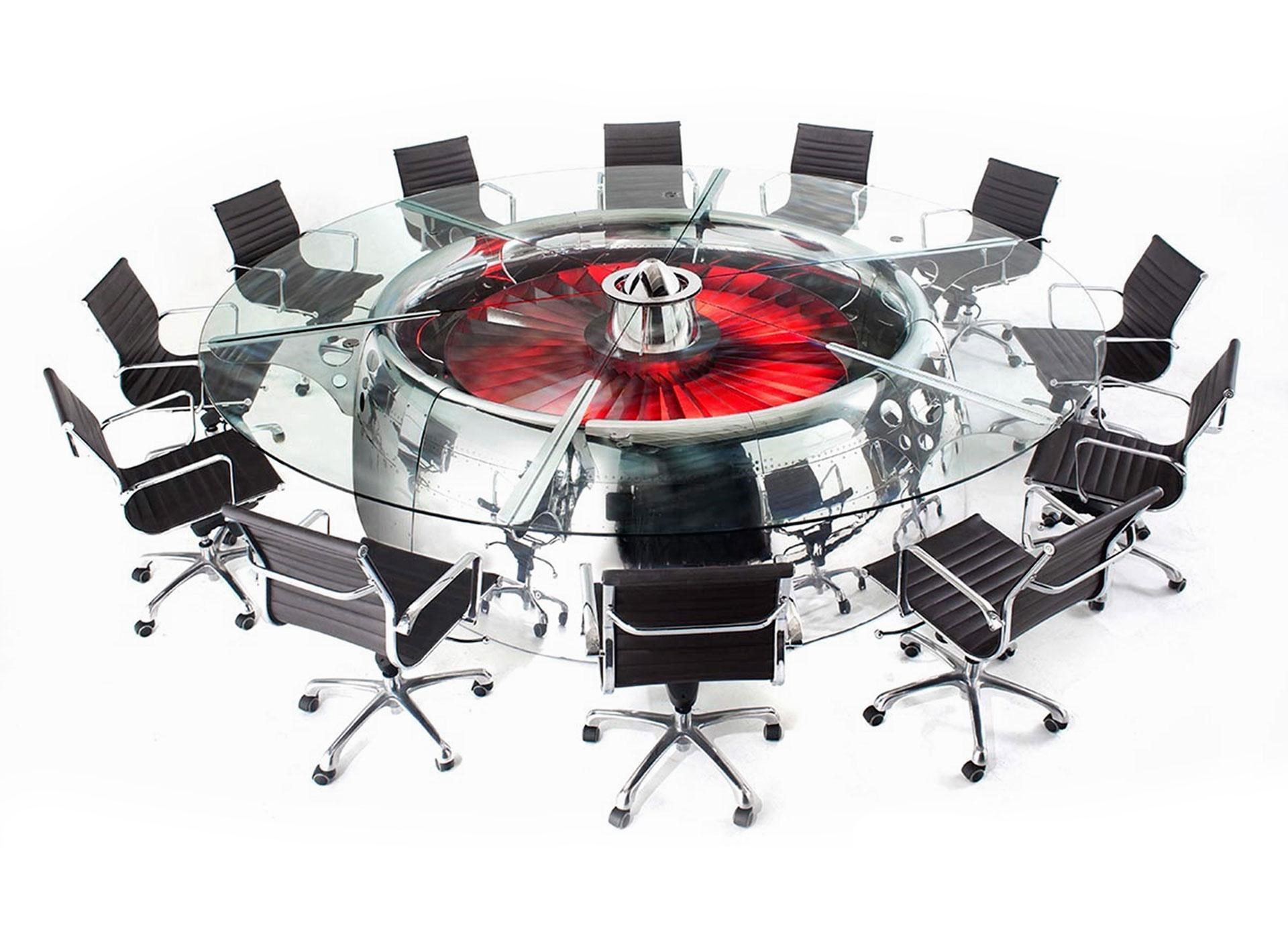 Mlazni motor putničkog aviona recikliran u uredski stol