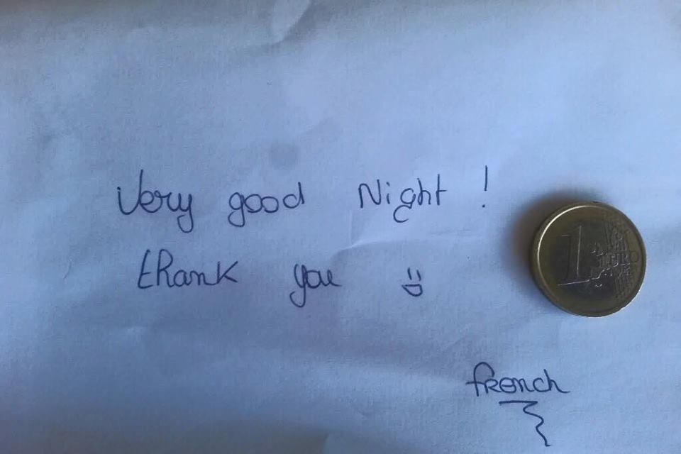 Zadovoljni gosti apartmana ostavili napojnicu i postali predmet sprdnje na Facebooku