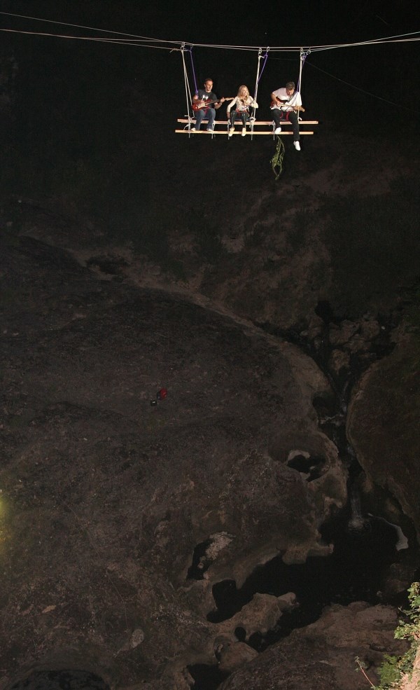 Ogulinski rokeri zasvirali nad Đulinim ponorom