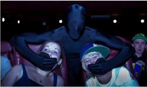 Prikrao im se iza leđa i stavio im ruke na usta, razlog će vas oduševiti!