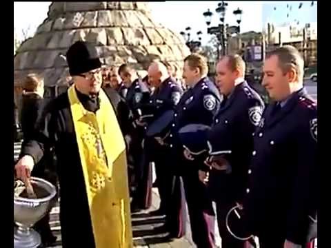 Svestenik osvestava Policajce