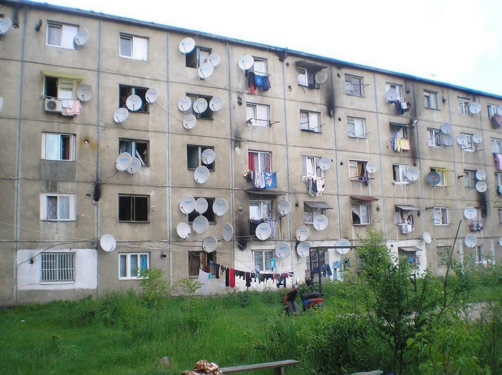 Zlatne '90-e: Satelitske antene pojele sirotinju