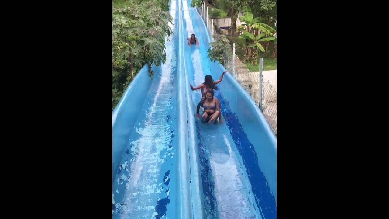 OVO JE BOLJELO Djevojke previše odugovlačile na toboganu, bila je to velika pogreška!