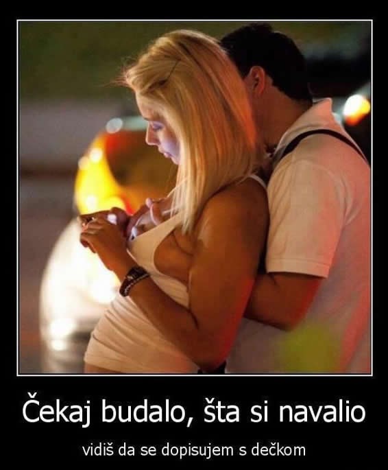 Dama na mobitelu usred "romantičnog ljubavnog čina"