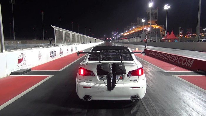 Video: Auto poletio!