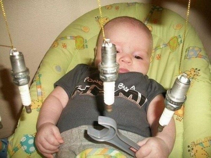 Sin mehaničara već s dvije mijenja svjećice