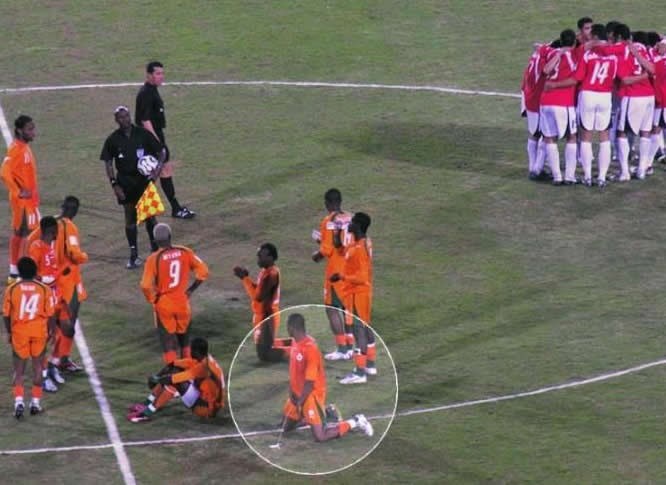 Nogometaš se popiškio nasred terena